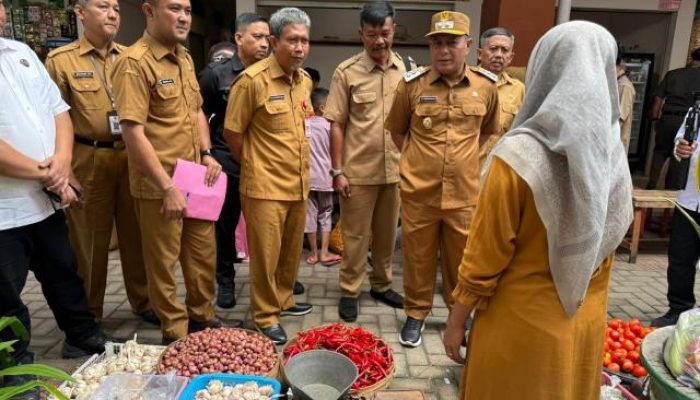 Wabub Pamekasan Pantau Perkembangan Harga Sembako Jelang Lebaran