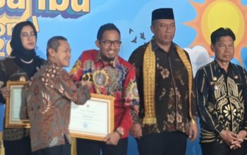 Sukses Lestarikan Bahasa Daerah, Bupati Sumenep Sabet Penghargaan Nasional